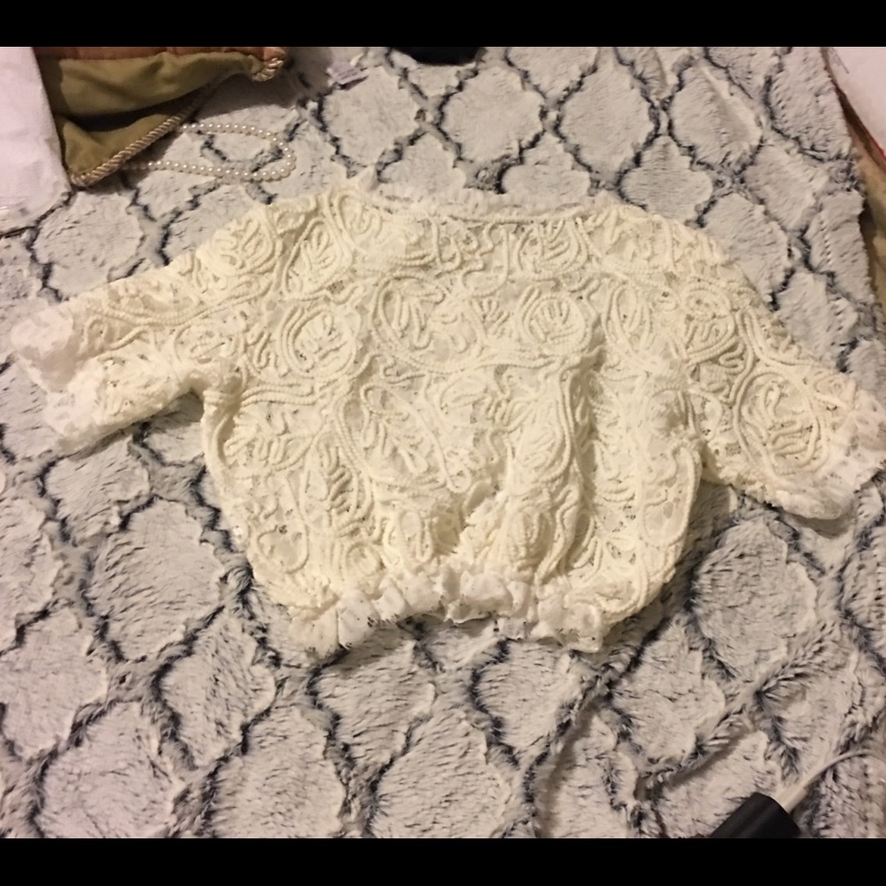 White knit/ lace crop top